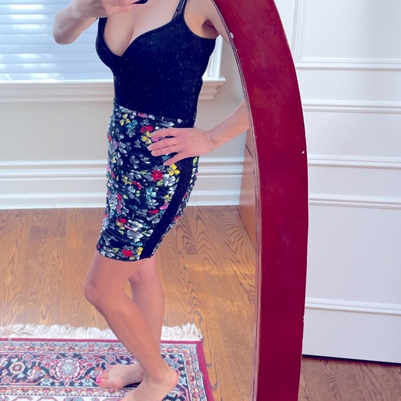 French connection floral mini skirt - Picture 2 of 6